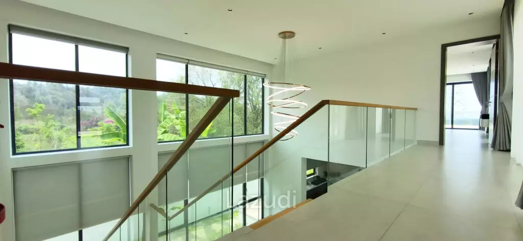 Ultra-Luxury 2-Story Villa The View Estate, Pong