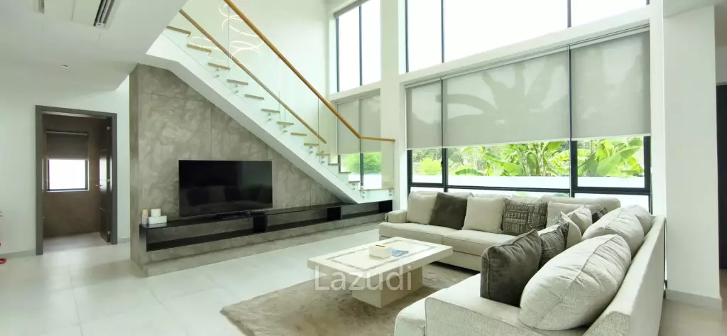 Ultra-Luxury 2-Story Villa The View Estate, Pong