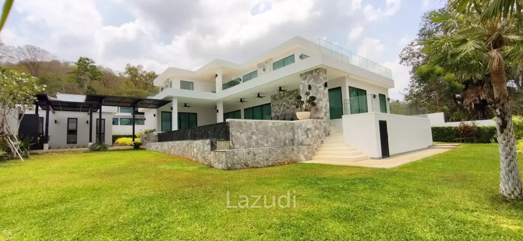Ultra-Luxury 2-Story Villa The View Estate, Pong