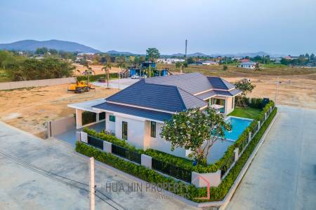 L'UX VILLA Private Pool Villas  with 343 sqm modern pool villa in Wang Phong Pran Buri