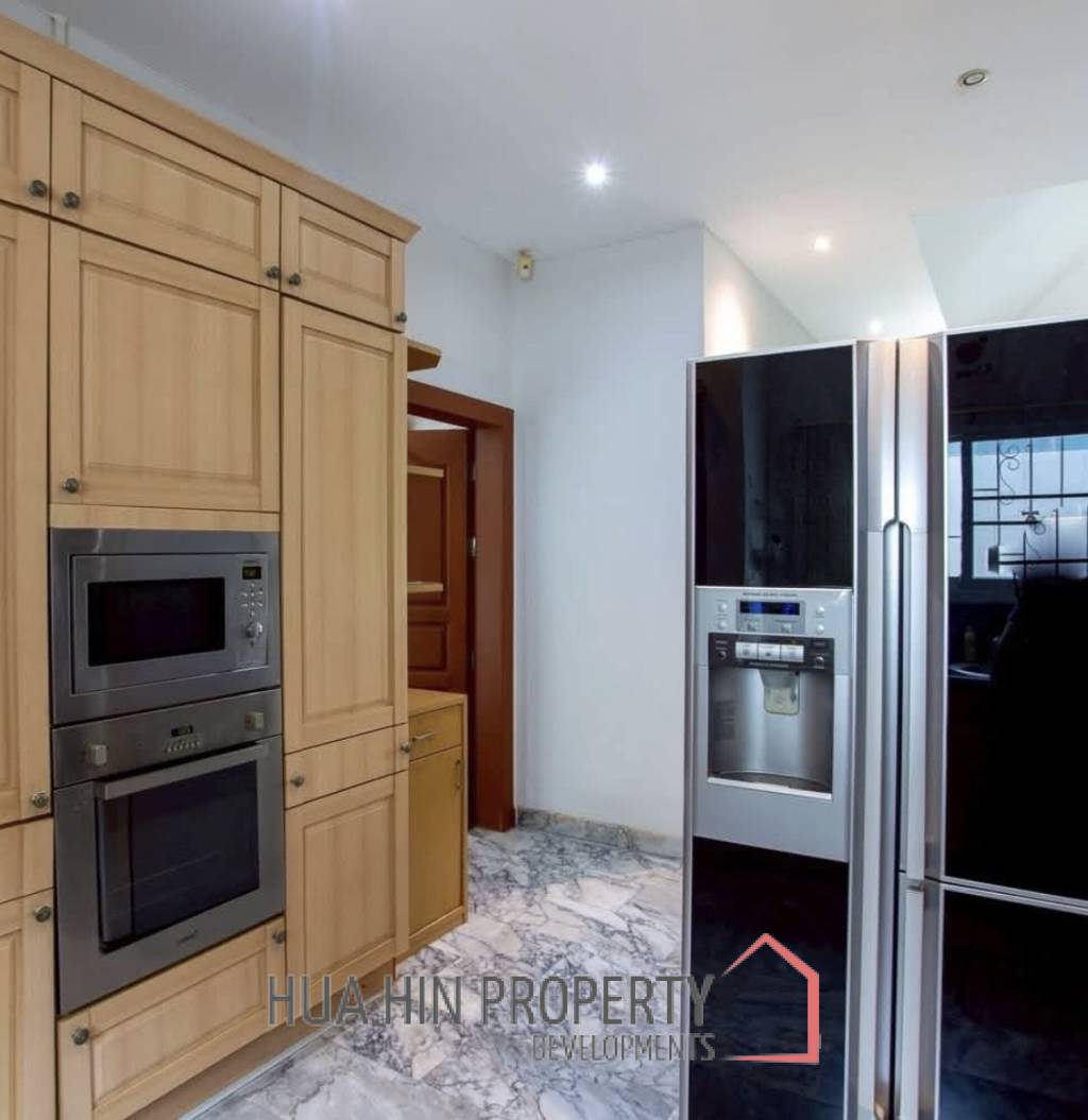 SMART HOUSE VILLAGE 3  : 3 bed prime central location