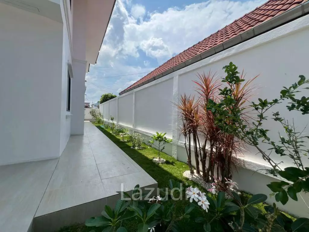 Newly Renovated 4-Bedroom Pool Villa At View Point