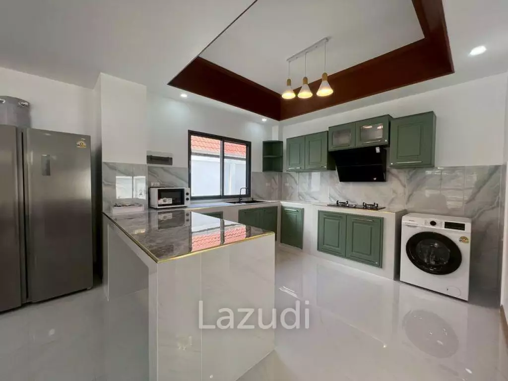 Newly Renovated 4-Bedroom Pool Villa At View Point