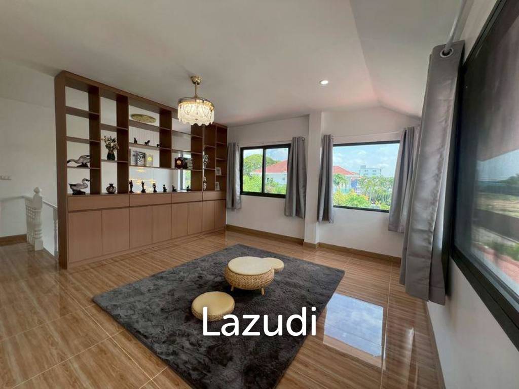 Newly Renovated 4-Bedroom Pool Villa At View Point