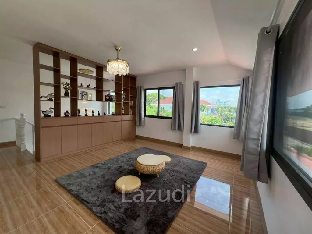Newly Renovated 4-Bedroom Pool Villa At View Point