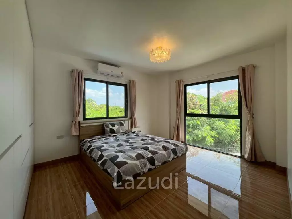 Newly Renovated 4-Bedroom Pool Villa At View Point