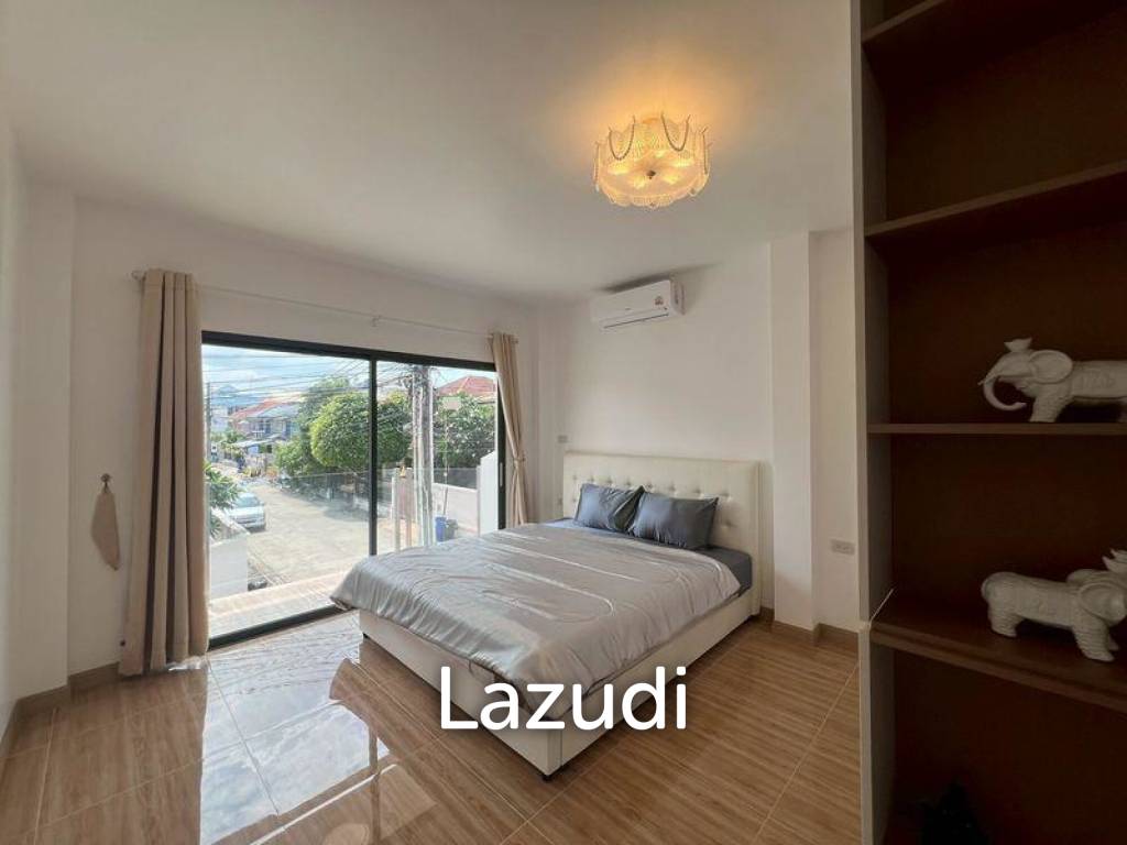 Newly Renovated 4-Bedroom Pool Villa At View Point