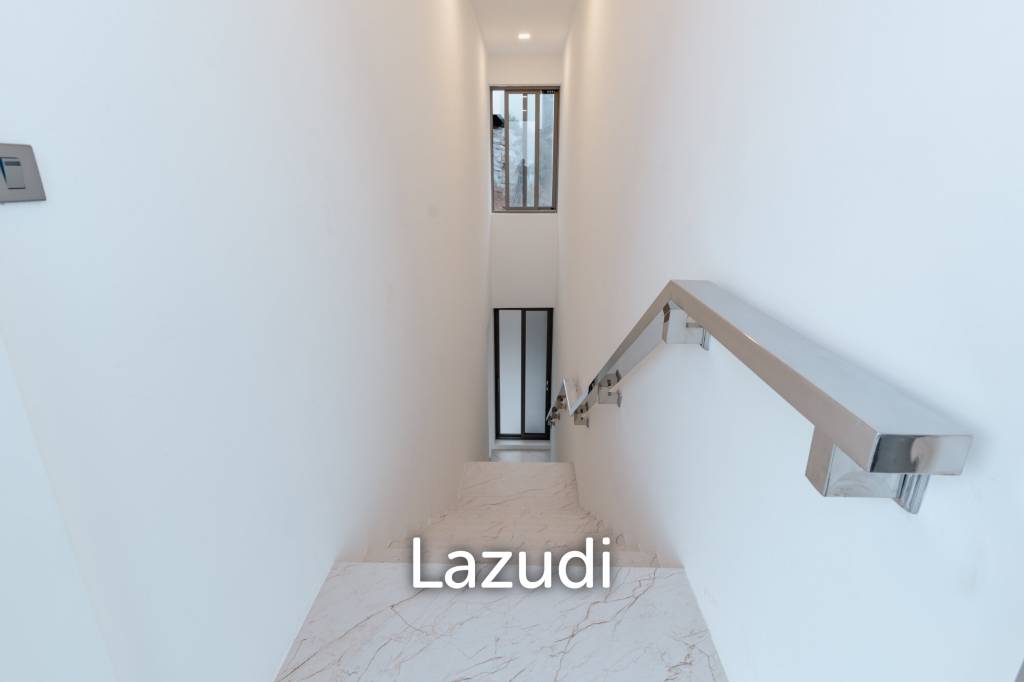 Modern 3-Bedroom Sea View Villa in Chaweng Hills