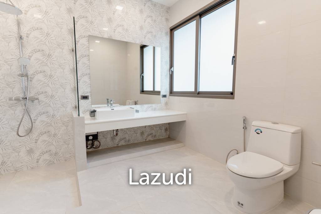 Modern 3-Bedroom Sea View Villa in Chaweng Hills