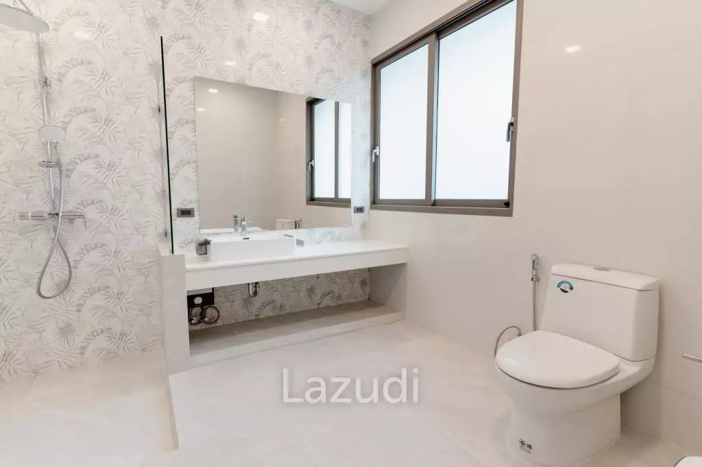 Modern 3-Bedroom Sea View Villa in Chaweng Hills