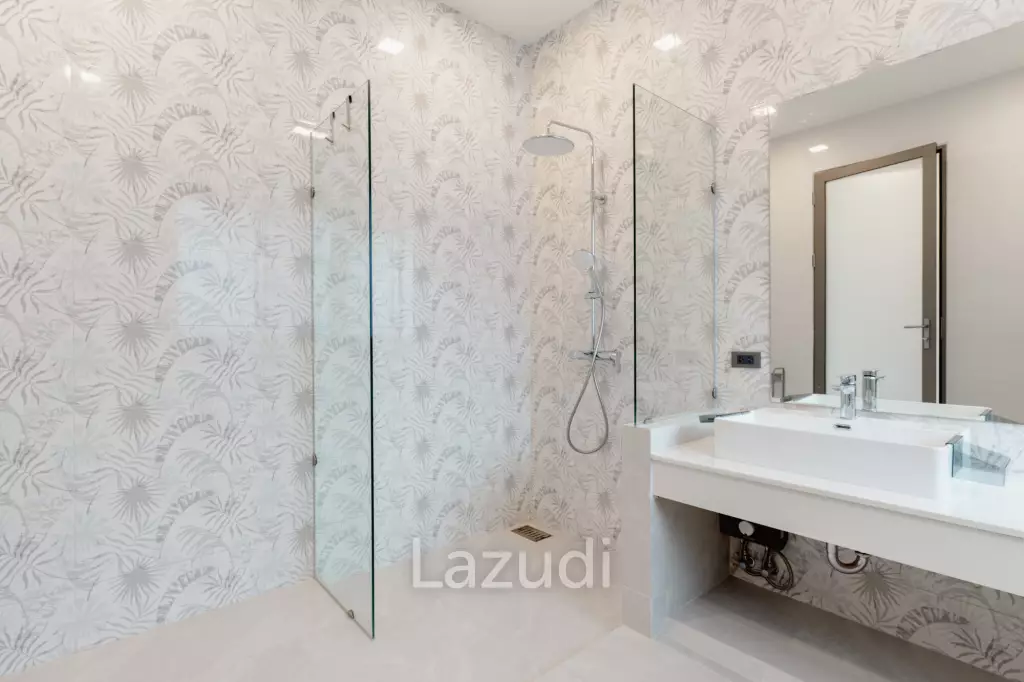 Modern 3-Bedroom Sea View Villa in Chaweng Hills