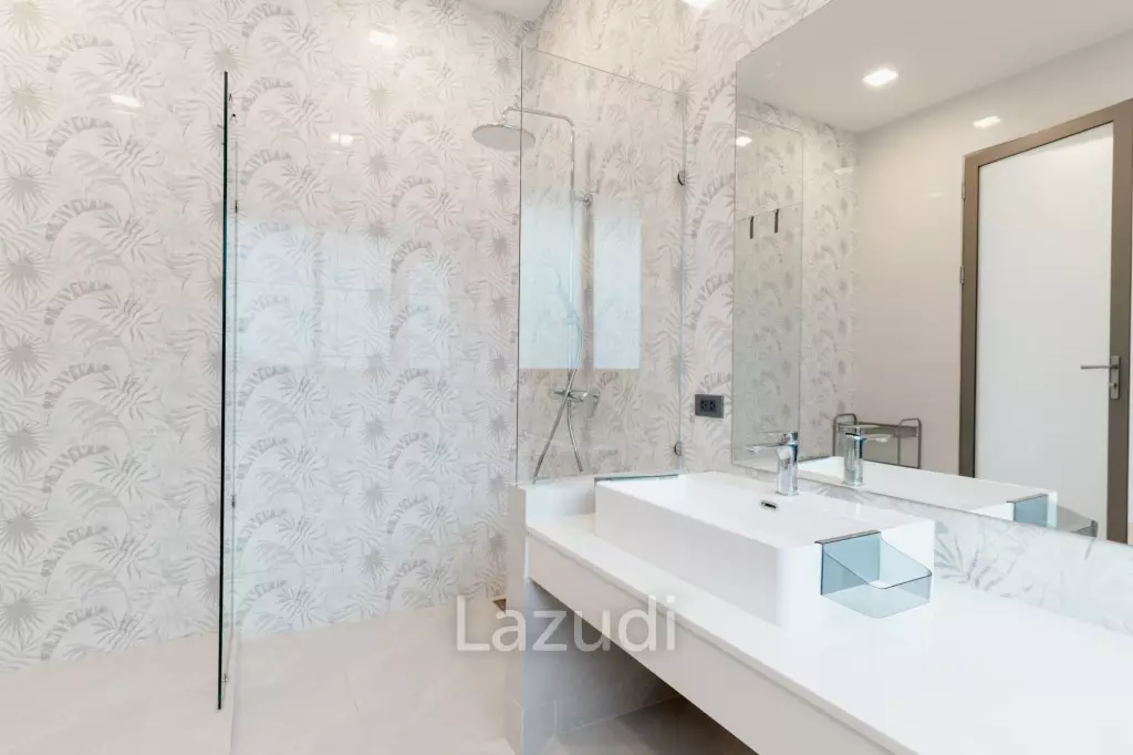 Modern 3-Bedroom Sea View Villa in Chaweng Hills