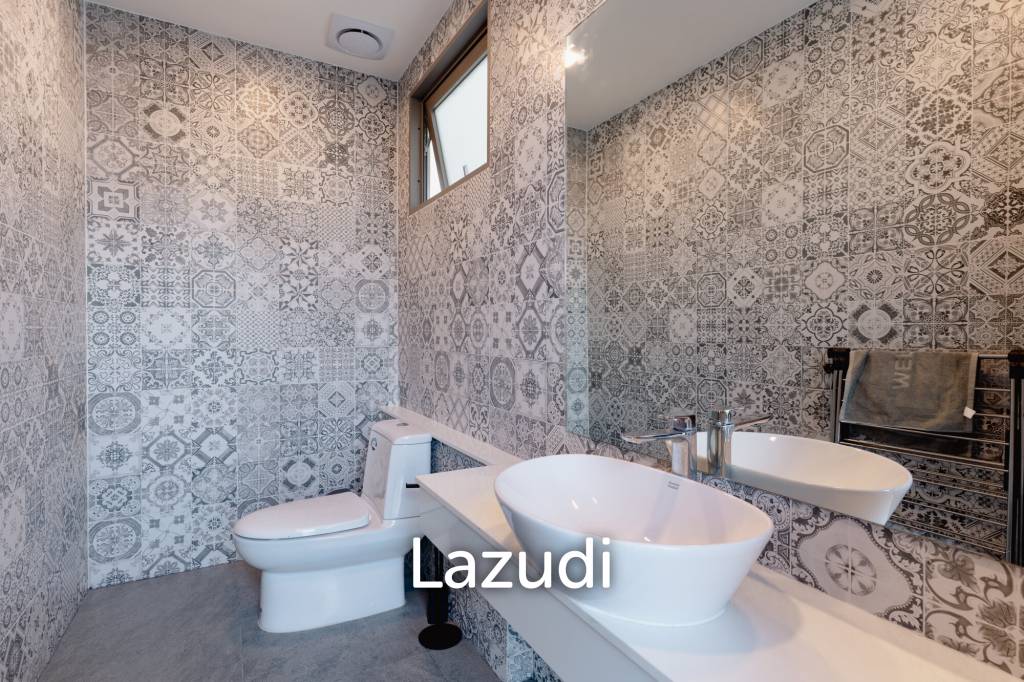 Modern 3-Bedroom Sea View Villa in Chaweng Hills