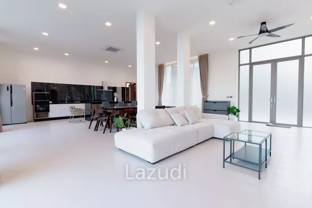 Modern 3-Bedroom Sea View Villa in Chaweng Hills