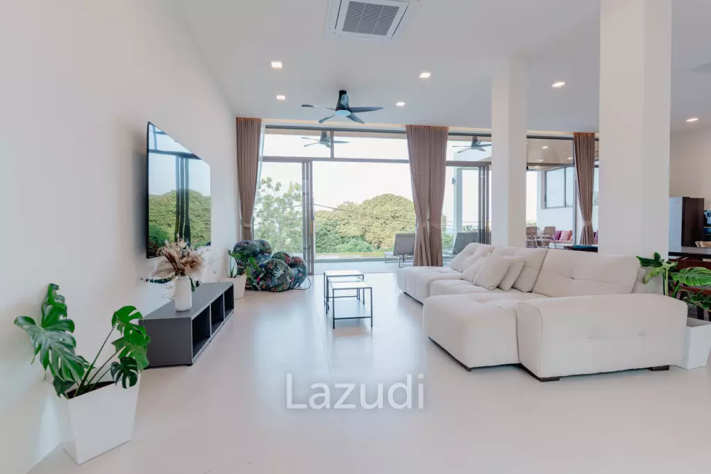 Modern 3-Bedroom Sea View Villa in Chaweng Hills