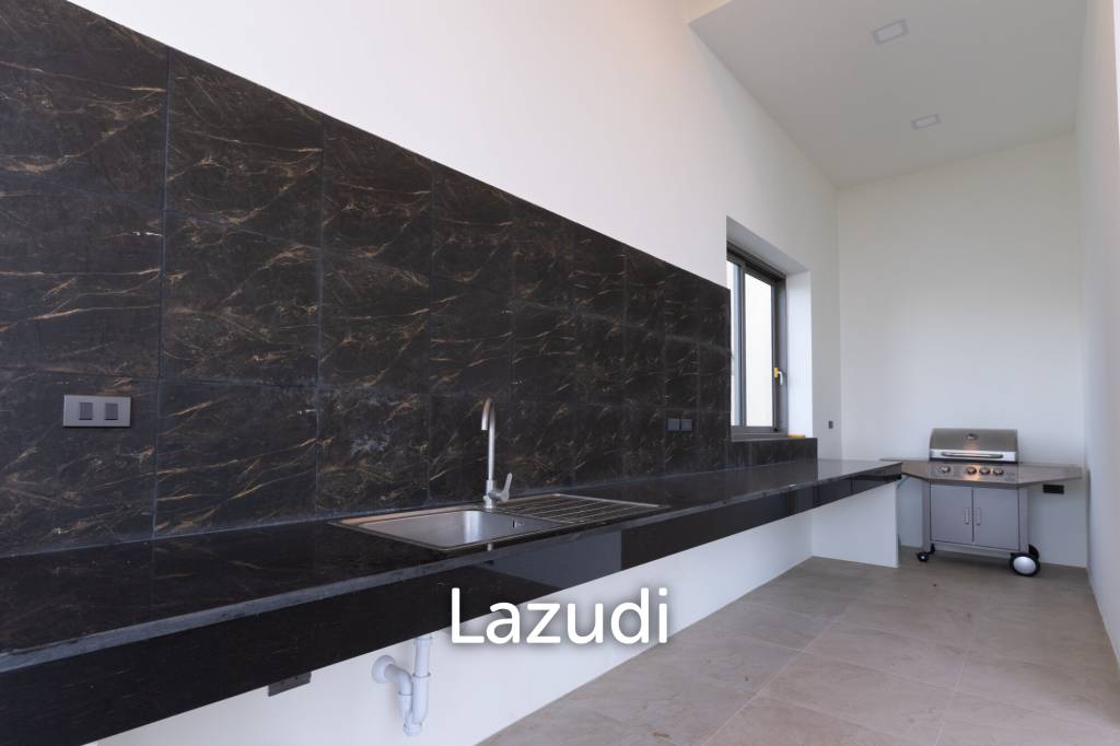 Modern 3-Bedroom Sea View Villa in Chaweng Hills