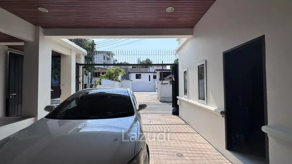 450 sqm 3-Storey Pool Villa in Khlong Tan Nuea, Wattana Bangkok