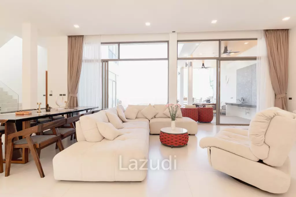 Modern 4-Bedroom Sea View Villa in Chaweng Hills
