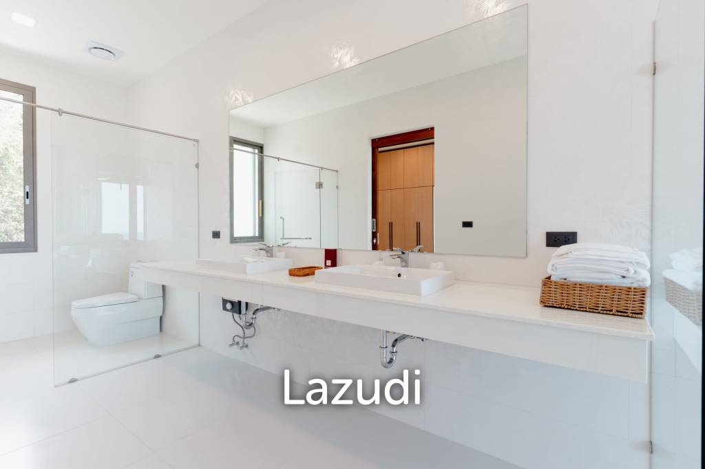 Modern 4-Bedroom Sea View Villa in Chaweng Hills