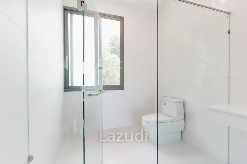 Modern 4-Bedroom Sea View Villa in Chaweng Hills