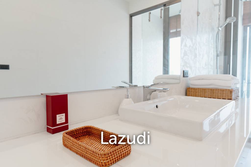 Modern 4-Bedroom Sea View Villa in Chaweng Hills