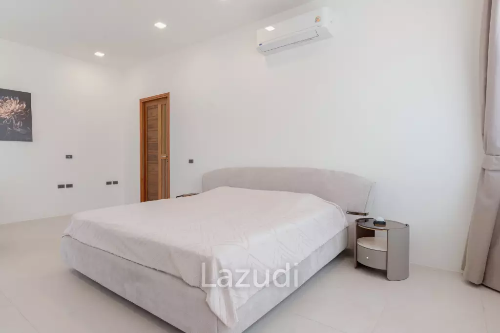 Modern 4-Bedroom Sea View Villa in Chaweng Hills
