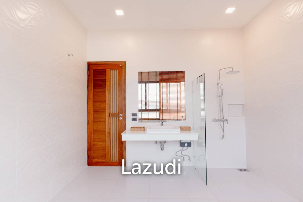 Modern 4-Bedroom Sea View Villa in Chaweng Hills