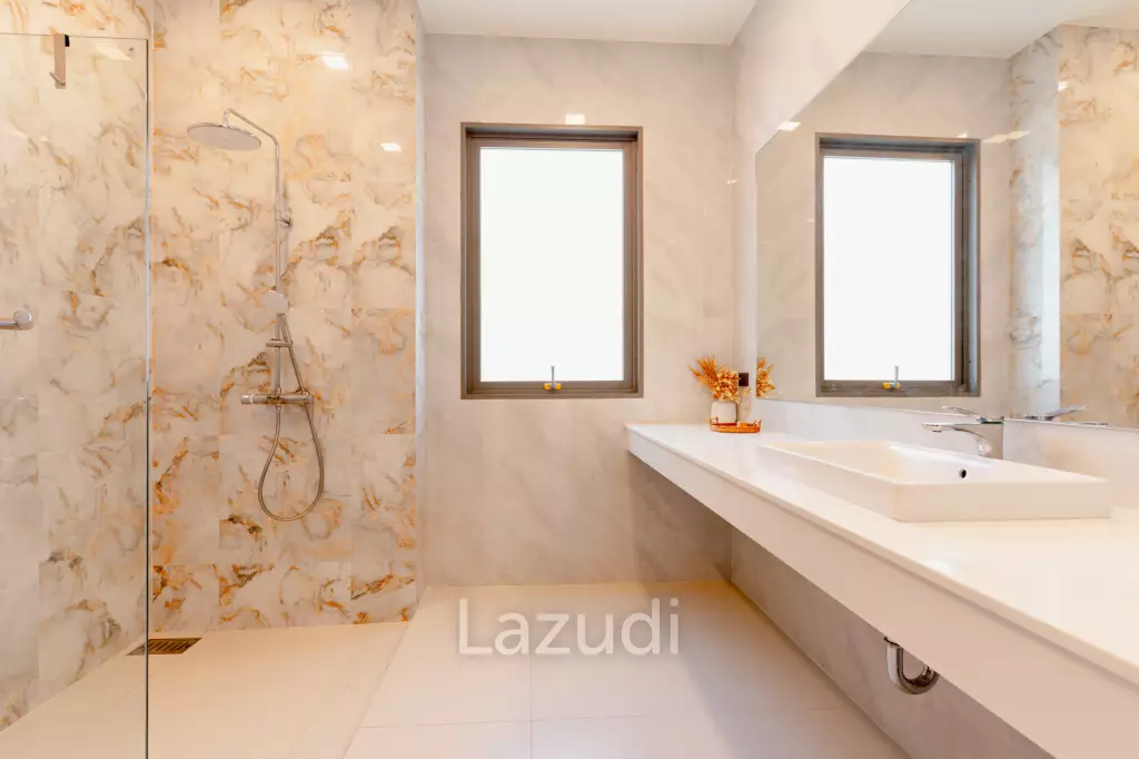 Modern 4-Bedroom Sea View Villa in Chaweng Hills