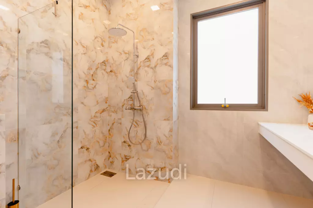 Modern 4-Bedroom Sea View Villa in Chaweng Hills