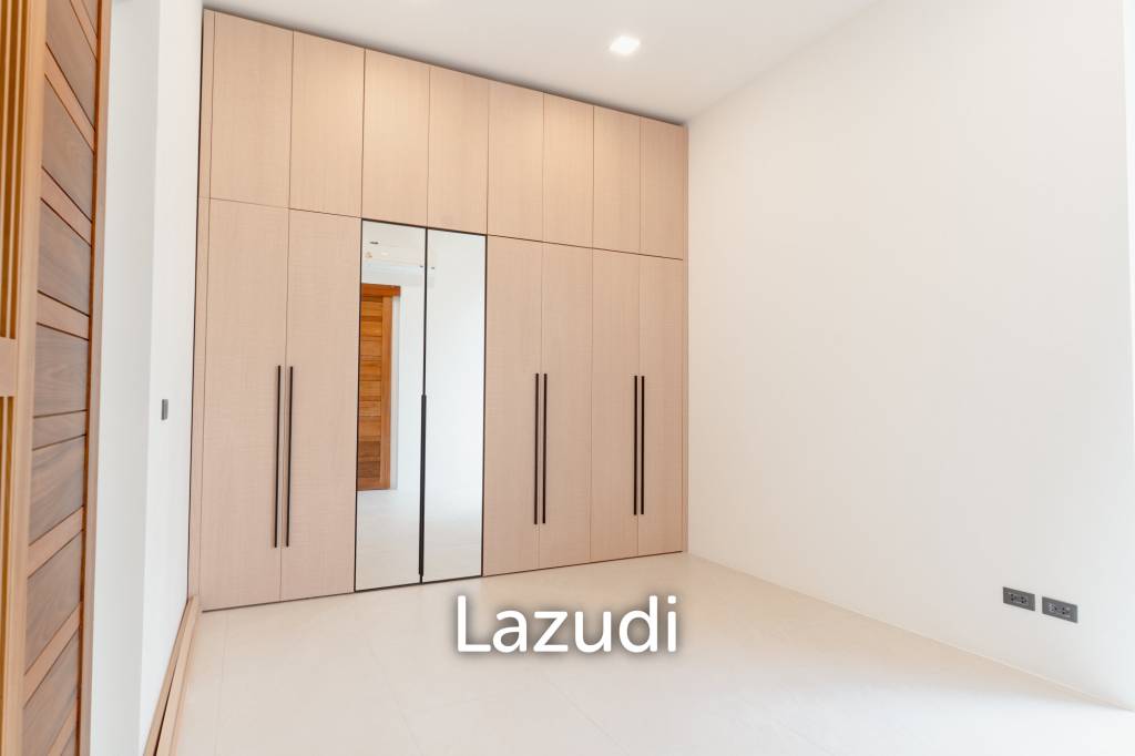 Modern 4-Bedroom Sea View Villa in Chaweng Hills