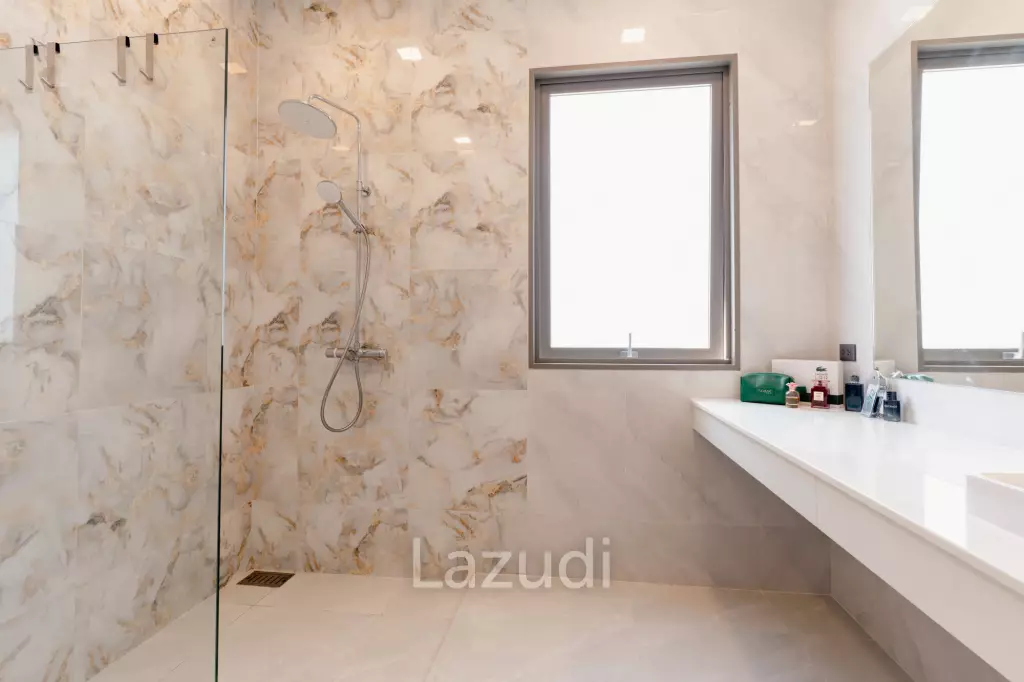 Modern 4-Bedroom Sea View Villa in Chaweng Hills