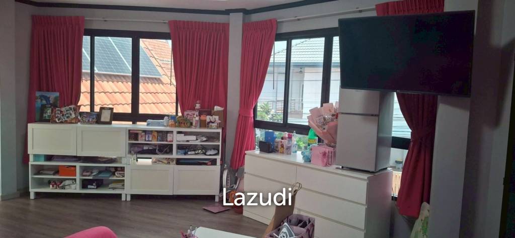 Spacious 4 Bedroom Pool Villa Pattaya Lagoon
