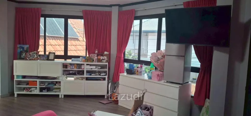 Spacious 4 Bedroom Pool Villa Pattaya Lagoon