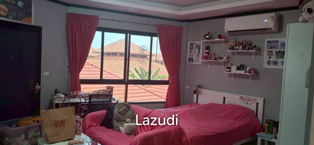 Spacious 4 Bedroom Pool Villa Pattaya Lagoon