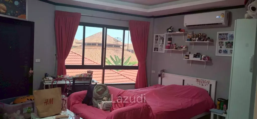 Spacious 4 Bedroom Pool Villa Pattaya Lagoon