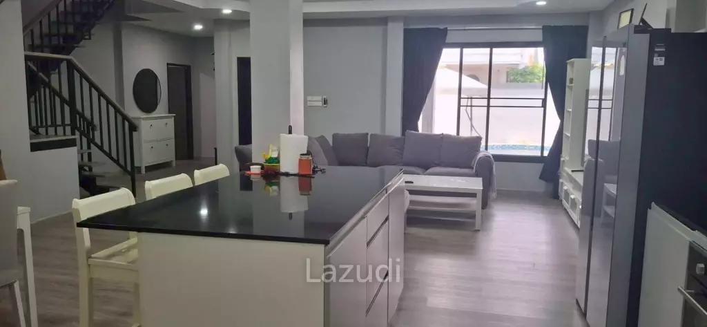 Spacious 4 Bedroom Pool Villa Pattaya Lagoon