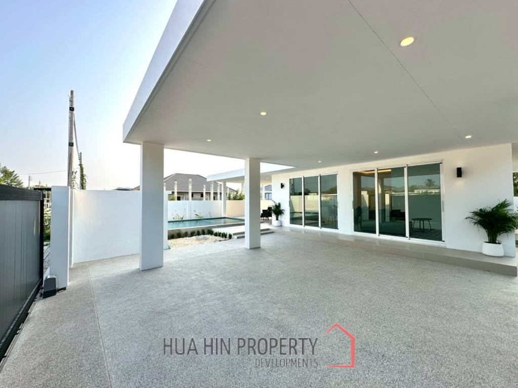 BRAND NEW VILLA NEAR BLACK MOUNTAIN GOLF COURSE : 3 bed modern pool villa
