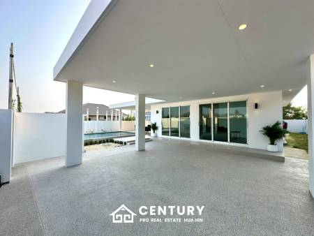 BRAND NEW VILLA NEAR BLACK MOUNTAIN GOLF COURSE : 3 bed modern pool villa