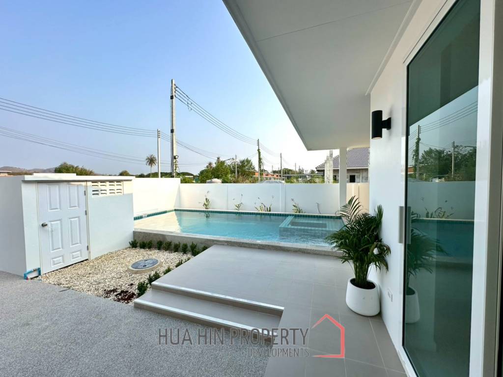 BRAND NEW VILLA NEAR BLACK MOUNTAIN GOLF COURSE : 3 bed modern pool villa
