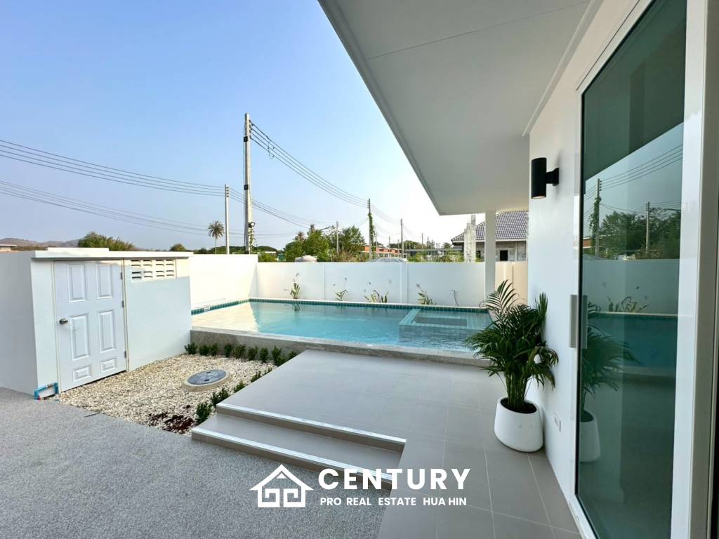 BRAND NEW VILLA NEAR BLACK MOUNTAIN GOLF COURSE : 3 bed modern pool villa
