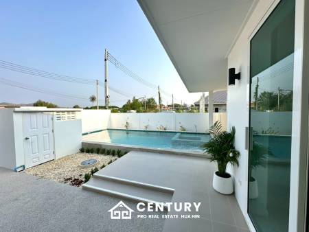 BRAND NEW VILLA NEAR BLACK MOUNTAIN GOLF COURSE : 3 bed modern pool villa