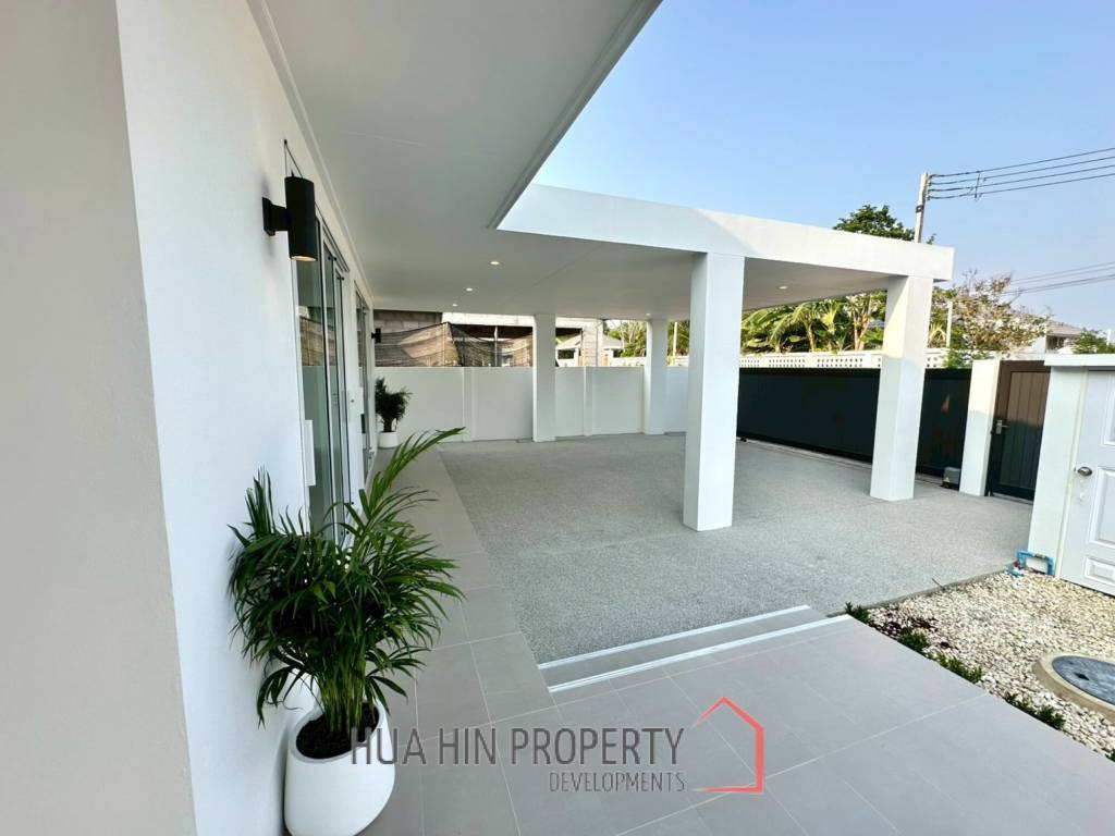 BRAND NEW VILLA NEAR BLACK MOUNTAIN GOLF COURSE : 3 bed modern pool villa