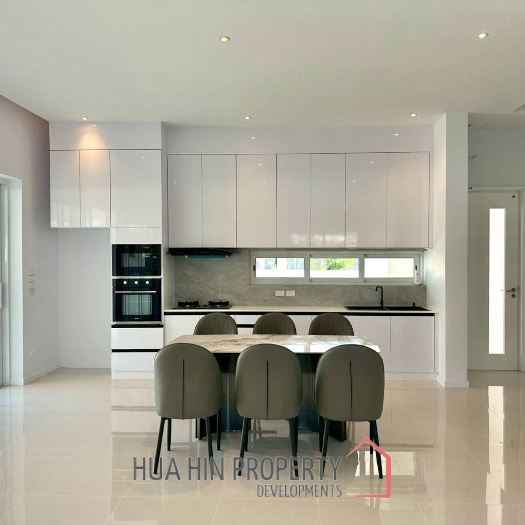 BRAND NEW VILLA NEAR BLACK MOUNTAIN GOLF COURSE : 3 bed modern pool villa