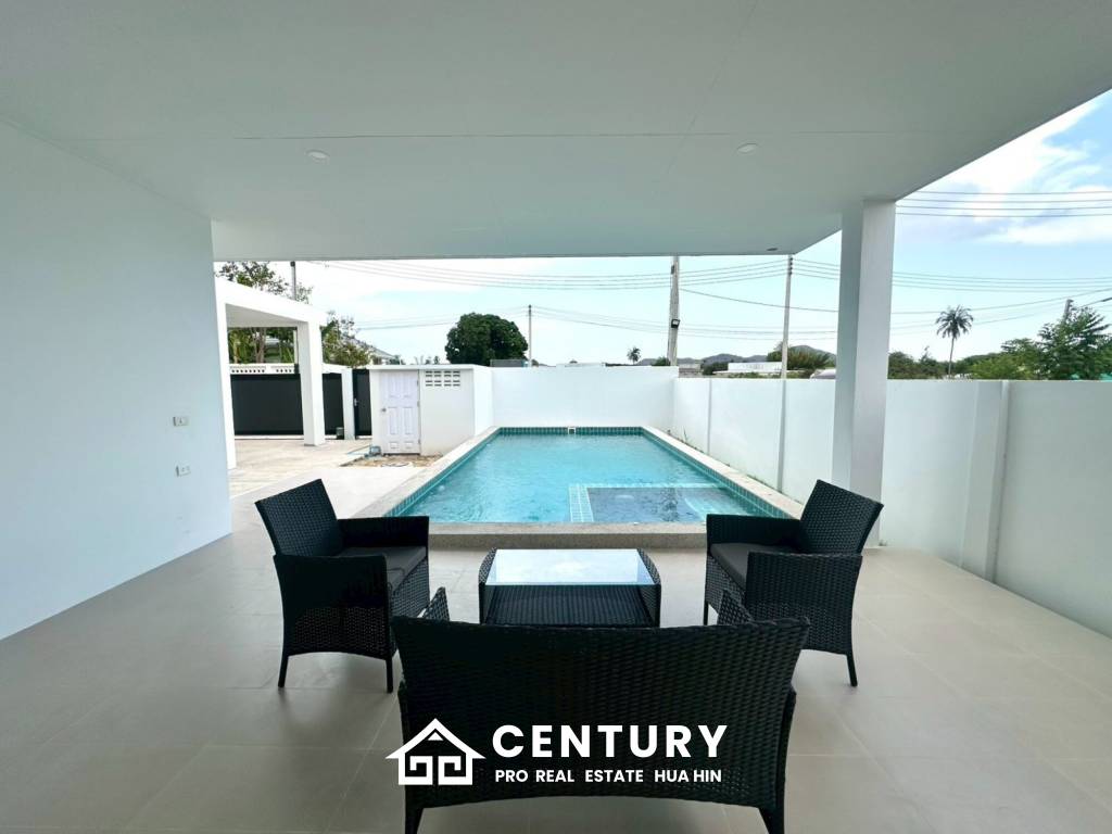 BRAND NEW VILLA NEAR BLACK MOUNTAIN GOLF COURSE : 3 bed modern pool villa