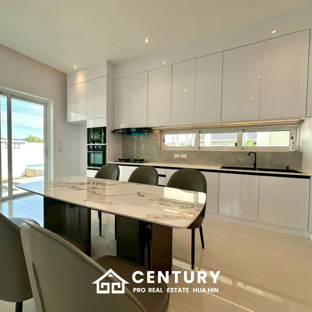 BRAND NEW VILLA NEAR BLACK MOUNTAIN GOLF COURSE : 3 bed modern pool villa