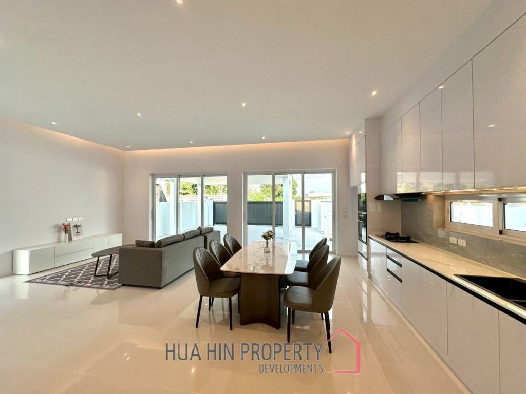 BRAND NEW VILLA NEAR BLACK MOUNTAIN GOLF COURSE : 3 bed modern pool villa