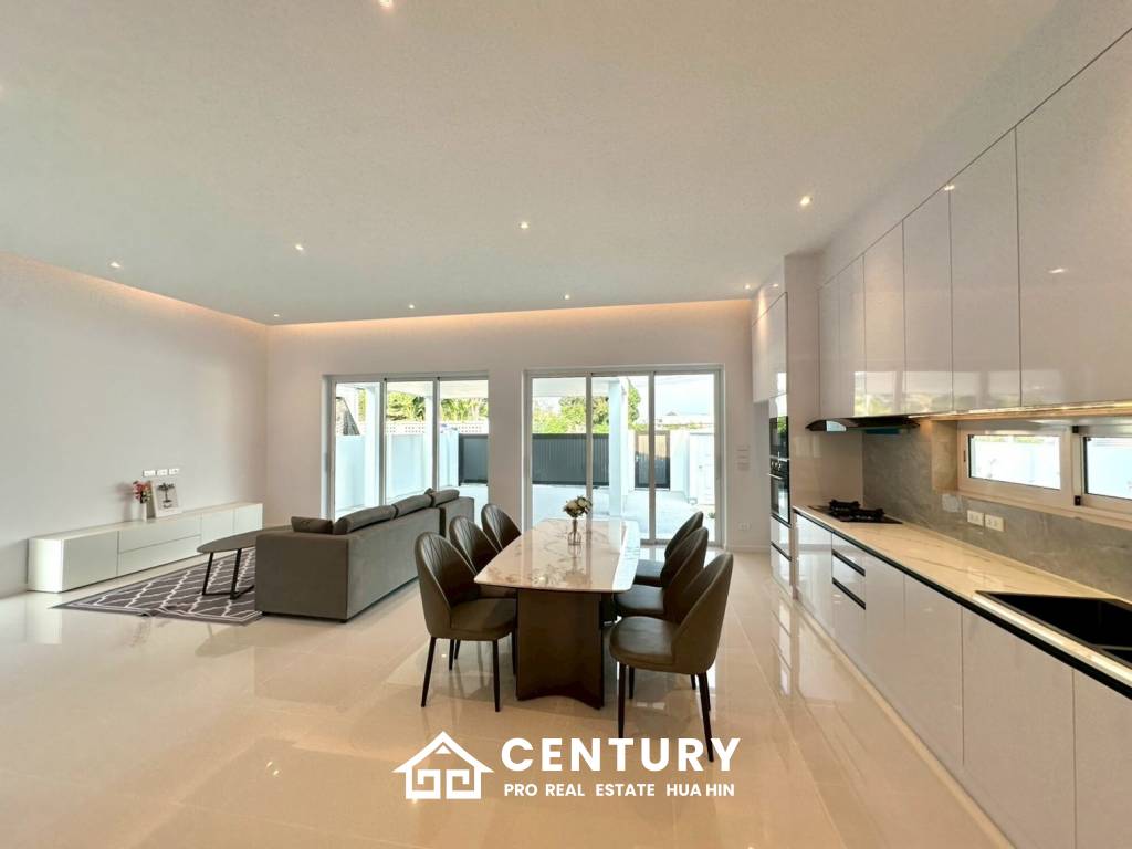 BRAND NEW VILLA NEAR BLACK MOUNTAIN GOLF COURSE : 3 bed modern pool villa