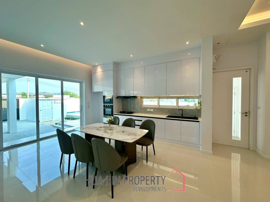 BRAND NEW VILLA NEAR BLACK MOUNTAIN GOLF COURSE : 3 bed modern pool villa