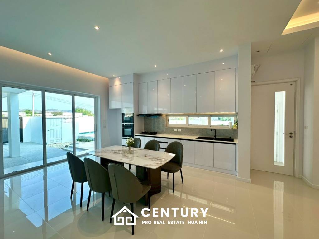 BRAND NEW VILLA NEAR BLACK MOUNTAIN GOLF COURSE : 3 bed modern pool villa