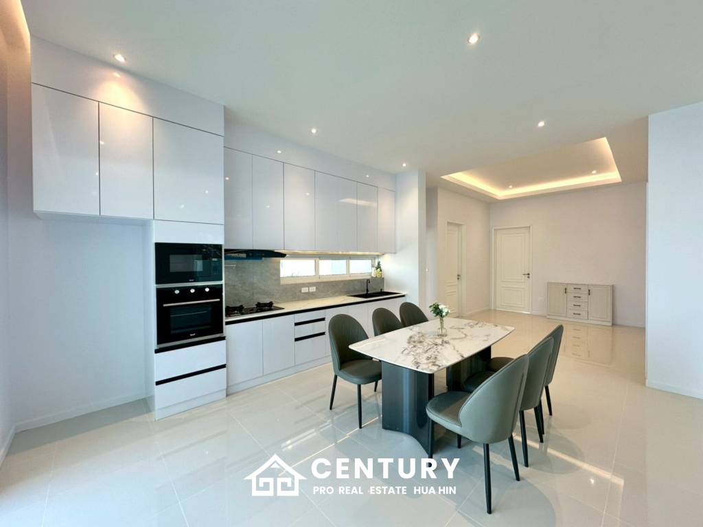 BRAND NEW VILLA NEAR BLACK MOUNTAIN GOLF COURSE : 3 bed modern pool villa